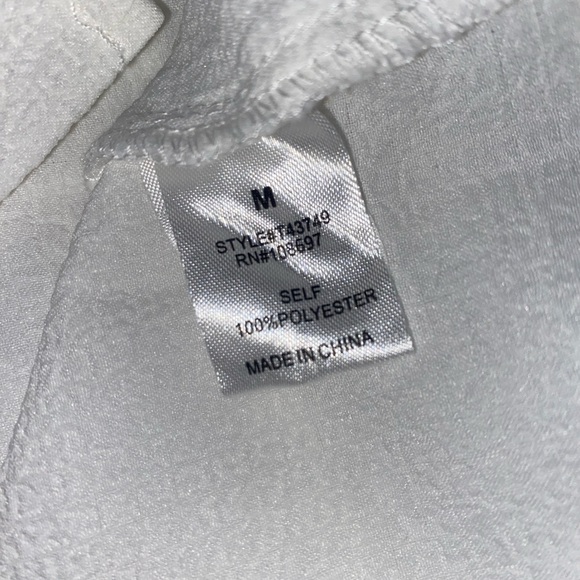 Alice Blue Floral Sleeveless Button Down Shirt, Size M, Color: White - Picture 5 of 6